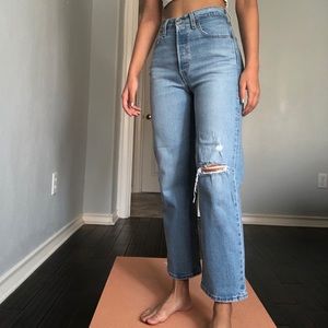 NWT Levi’s Ribcage Straight 27x27